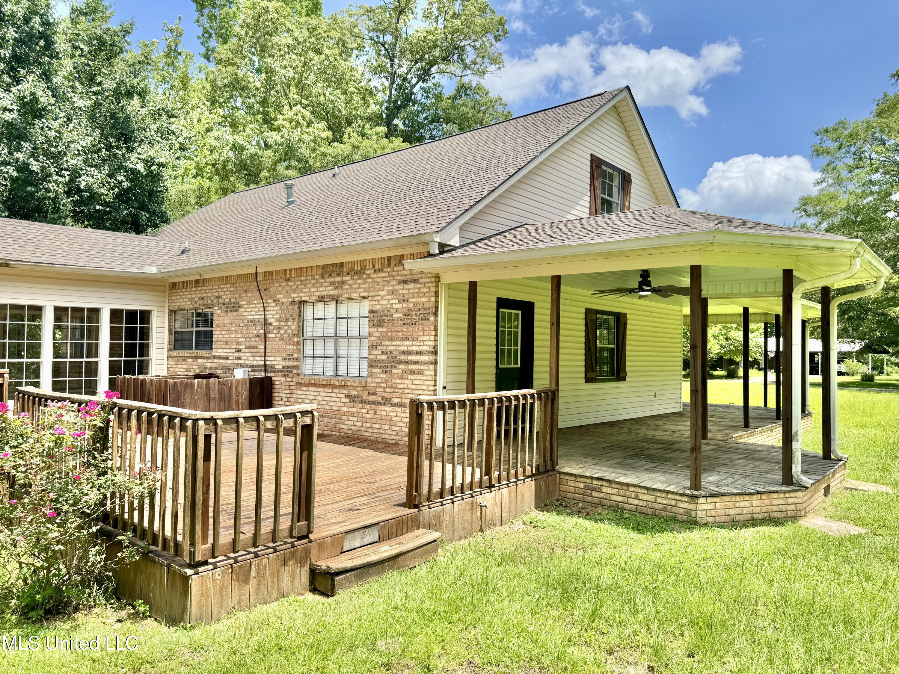 1104 County Road 266 Shubuta, MS 39360 - Photo 2 of 20 IMG_6067