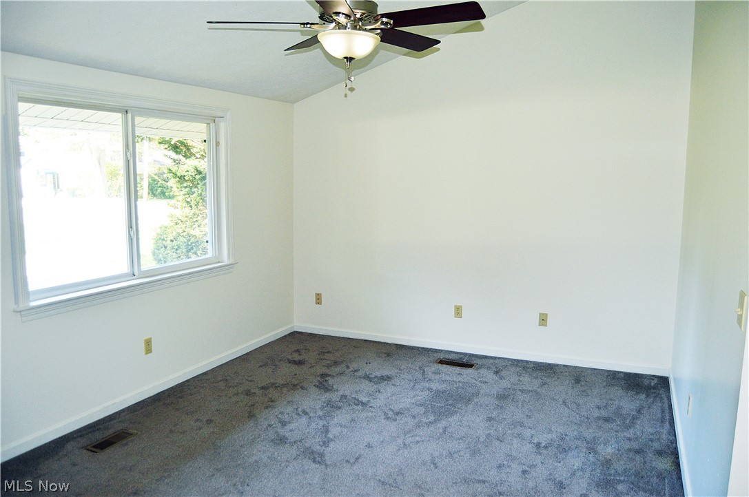 1535 Hubbard Road Madison, OH 44057 - Photo 3 of 12 Living Room