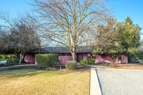 $899,950 | 19282 East South Avenue, Reedley, CA 93654