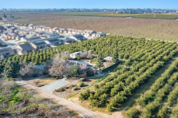 $899,950 | 19282 East South Avenue, Reedley, CA 93654
