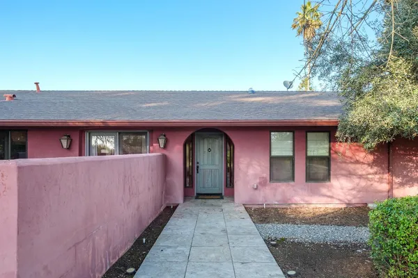 $899,950 | 19282 East South Avenue, Reedley, CA 93654