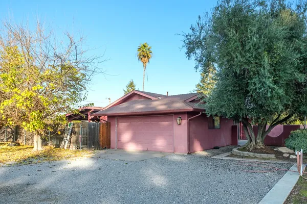 $899,950 | 19282 East South Avenue, Reedley, CA 93654