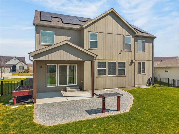 $630,000 | 8200 North Sycamore Avenue, Kansas City, MO 64158