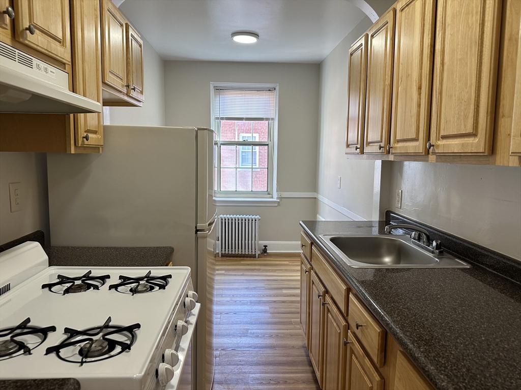 24 Concord Avenue, Unit 111 Cambridge, MA 02138 - Photo 6 of 17 a kitchen that has a sink and a stove