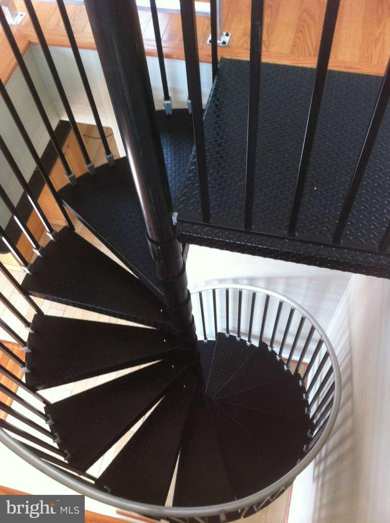 1303 Rogers Road, Unit 8 Annapolis, MD 21409 - Photo 17 of 19 spiral to loft