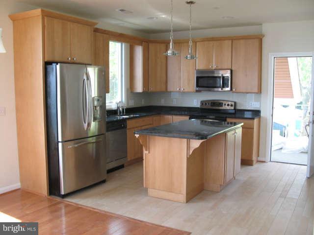 1303 Rogers Road, Unit 8 Annapolis, MD 21409 - Photo 8 of 19 gourmet kitchen