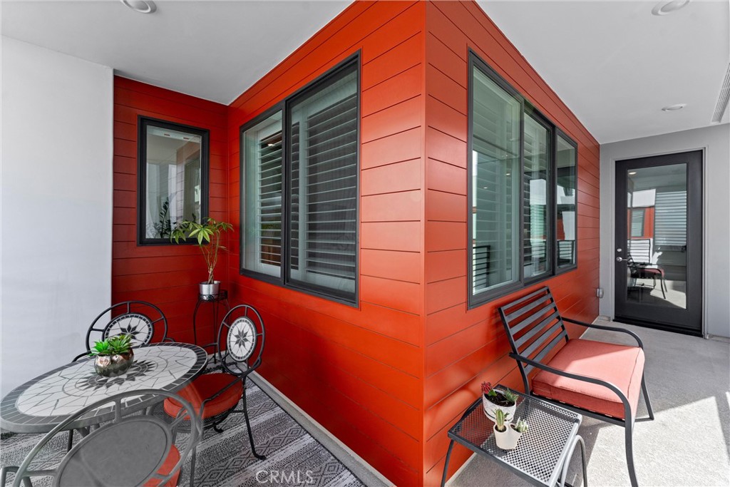 22 Transport Tustin, CA 92782 - Photo 33 of 44 a backyard of a house with table and chairs