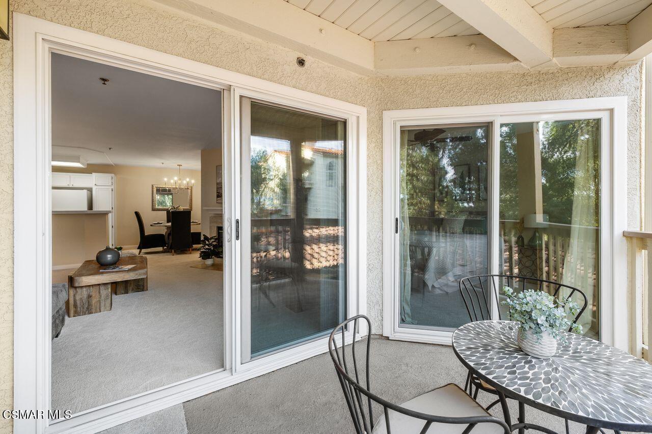 697 Sutton Crest Trail, Unit 302 Oak Park, CA 91377 - Photo 27 of 47 a dining room with furniture and a potted plant
