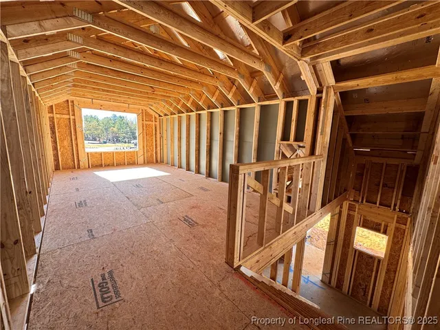 a view of entryway with a backyard