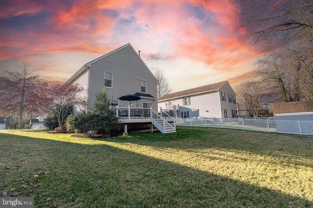 a view of a house with a yard table and chairs