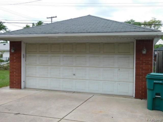 19321 Stephens Road Eastpointe, MI 48021 - Photo 2 of 12 DSCN0083.JPG