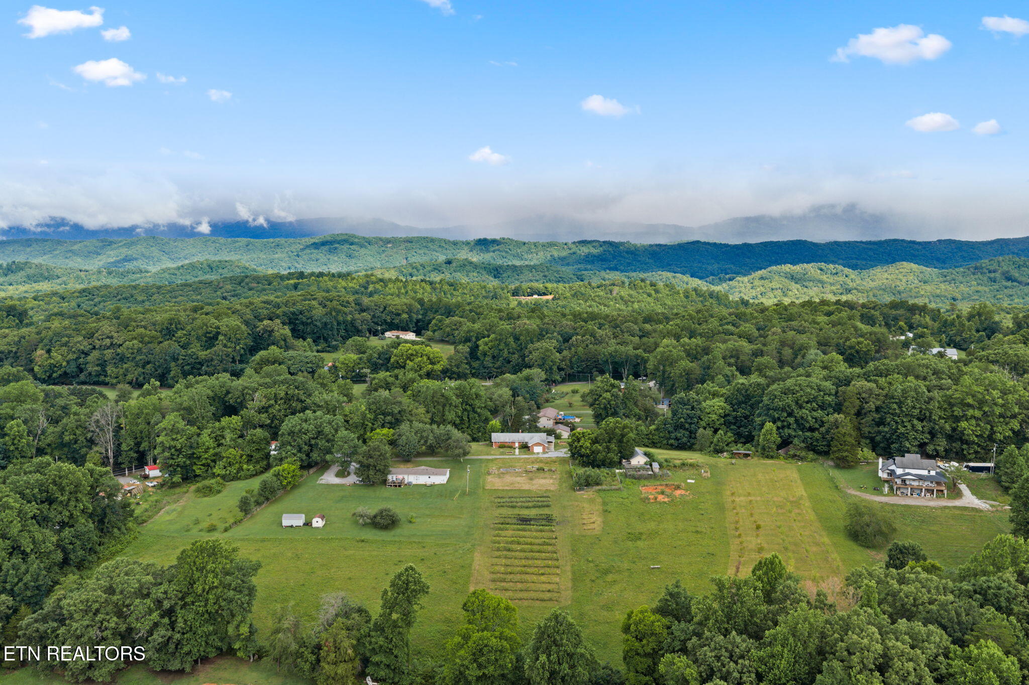 260 Long Hollow Road Clinton, TN 37716 - Photo 9 of 47 9-web-or-mls-620 Long Hollow-043