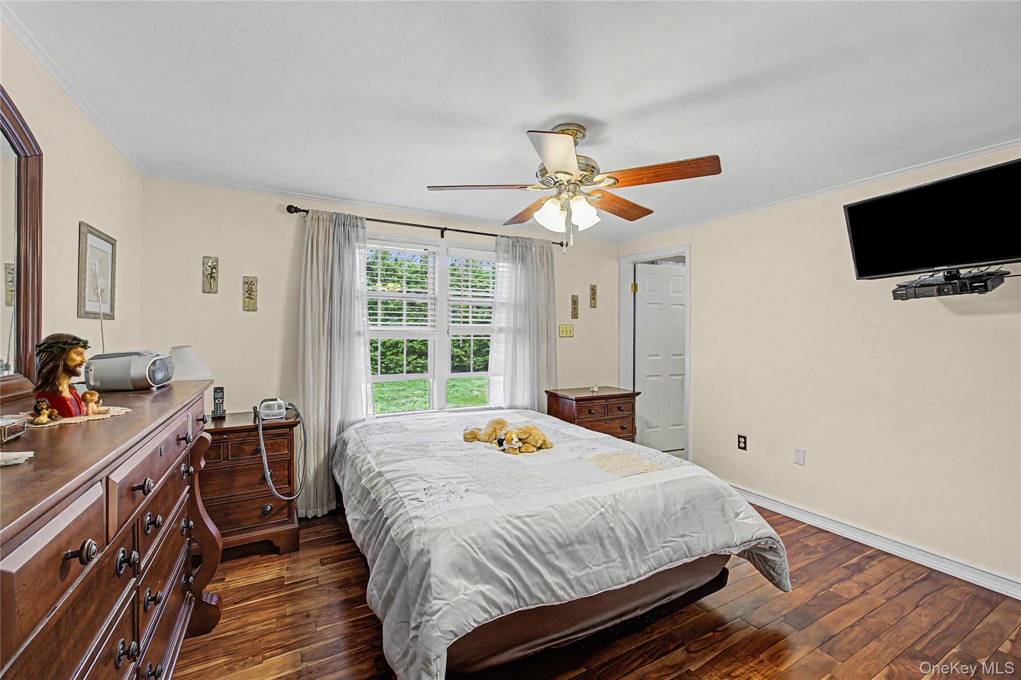 9 South Pond Trail Ridge, NY 11961 - Photo 14 of 40 a bedroom with a bed and a flat screen tv