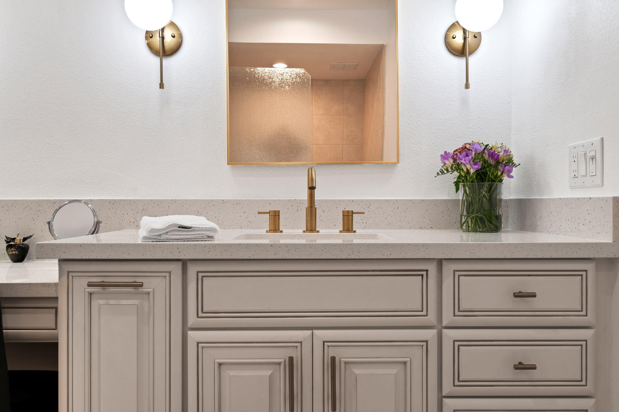 45835 Pawnee Road Indian Wells, CA 92210 - Photo 23 of 46 a bathroom with a sink and a mirror