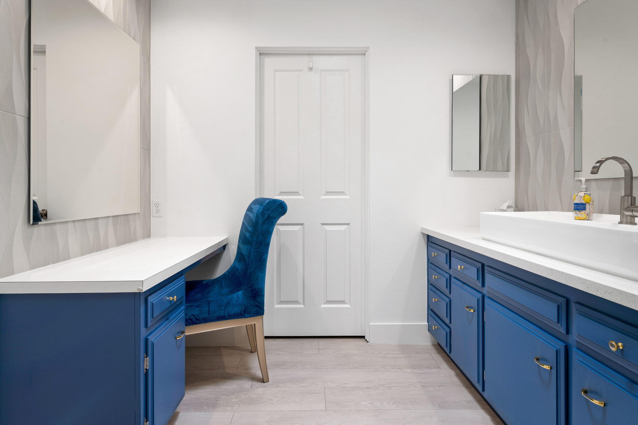 45835 Pawnee Road Indian Wells, CA 92210 - Photo 28 of 46 a bathroom with a sink and a mirror