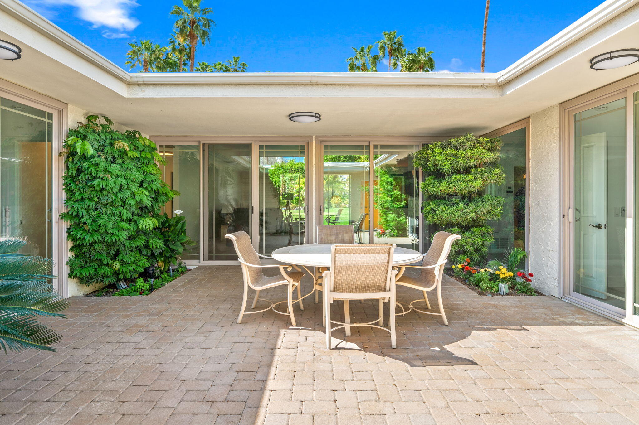 45835 Pawnee Road Indian Wells, CA 92210 - Photo 37 of 46 a patio with table and chairs