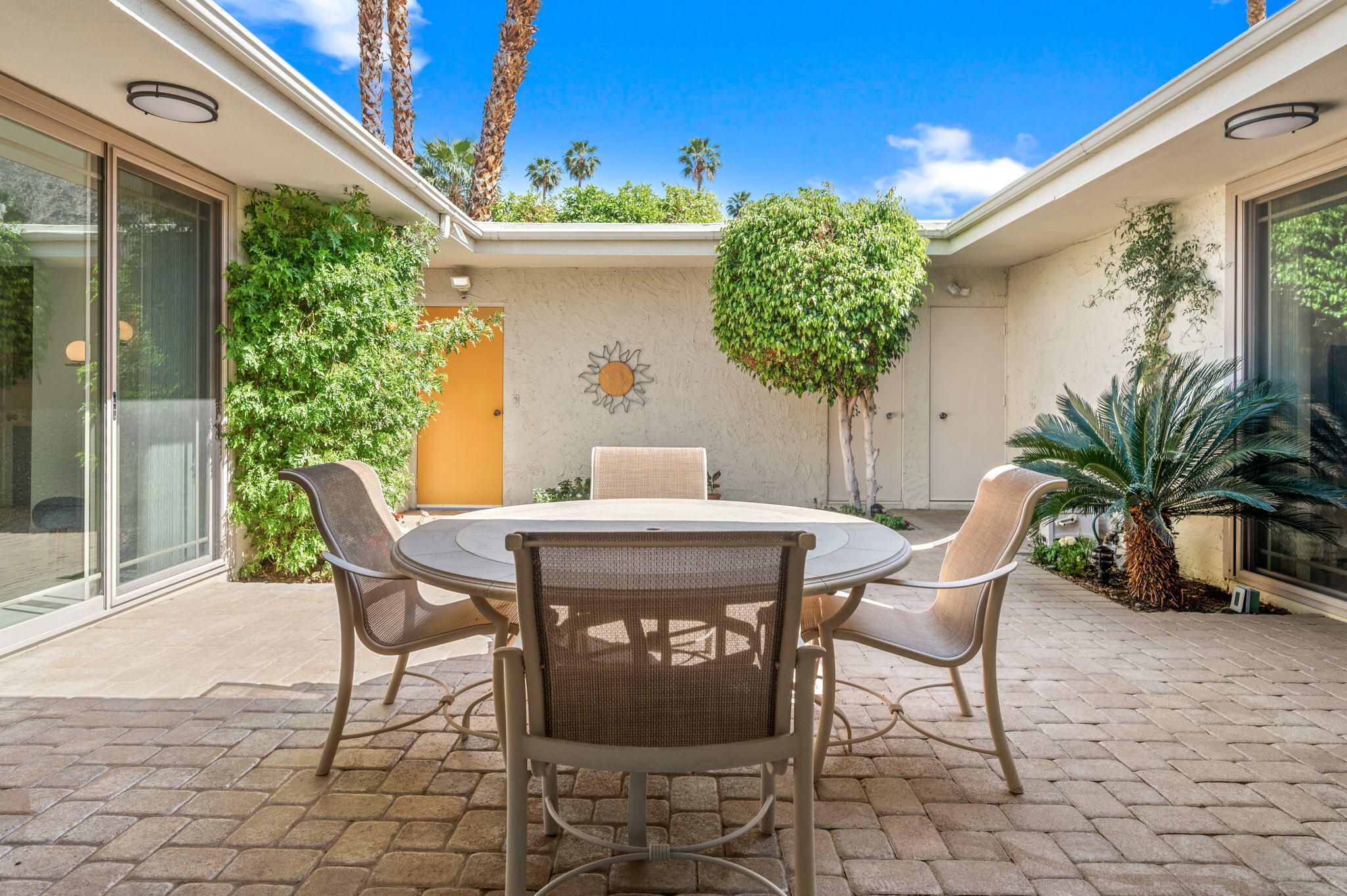 45835 Pawnee Road Indian Wells, CA 92210 - Photo 38 of 46 a view of a tables and chairs in patio