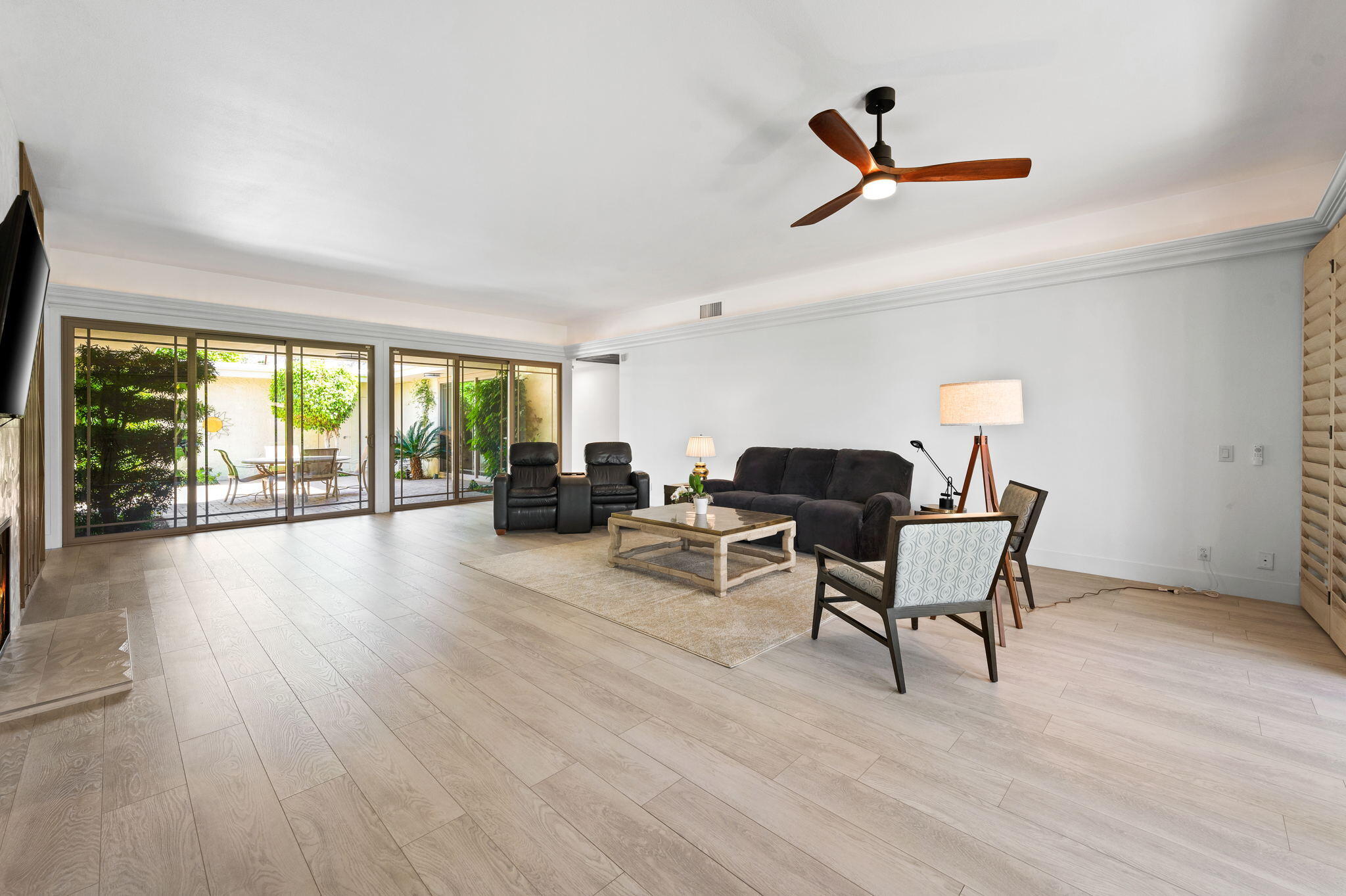 45835 Pawnee Road Indian Wells, CA 92210 - Photo 10 of 46 a living room with furniture and a large window