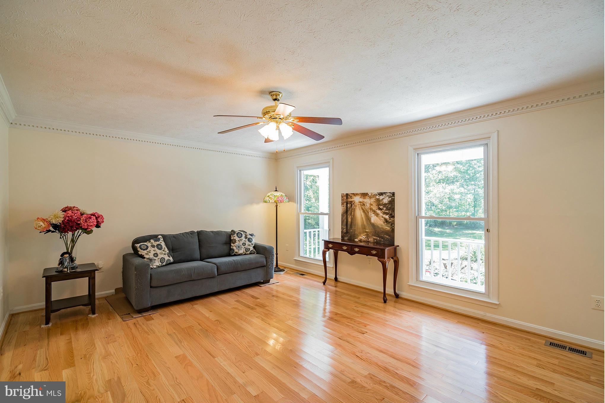 8150 Sinclair Mill Road Manassas, VA 20112 - Photo 12 of 30 Living Room