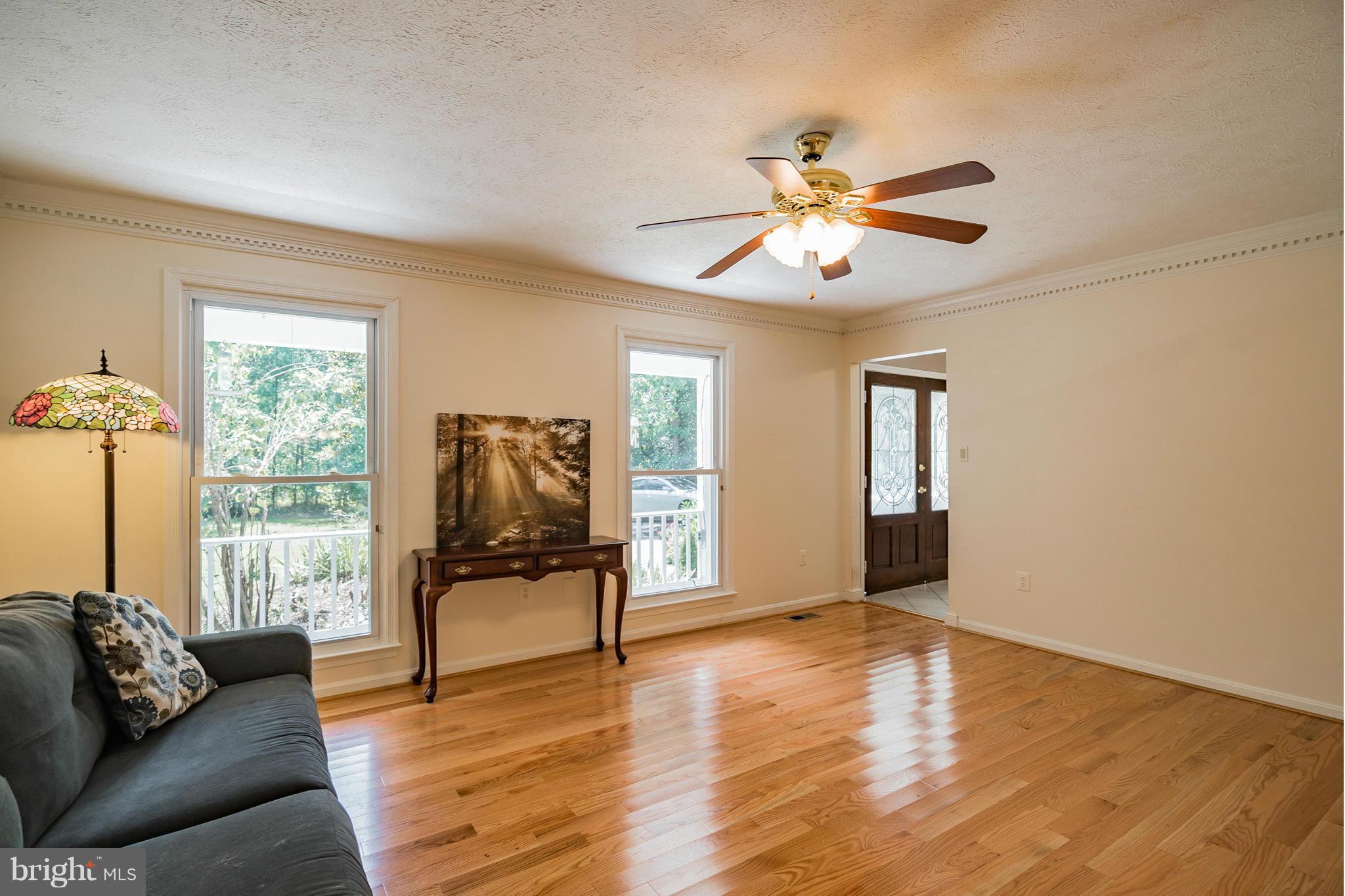 8150 Sinclair Mill Road Manassas, VA 20112 - Photo 13 of 30 Living Room