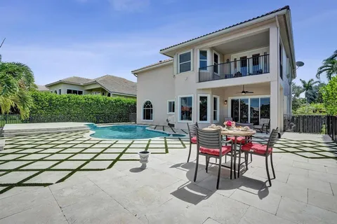 a view of entryway and hall