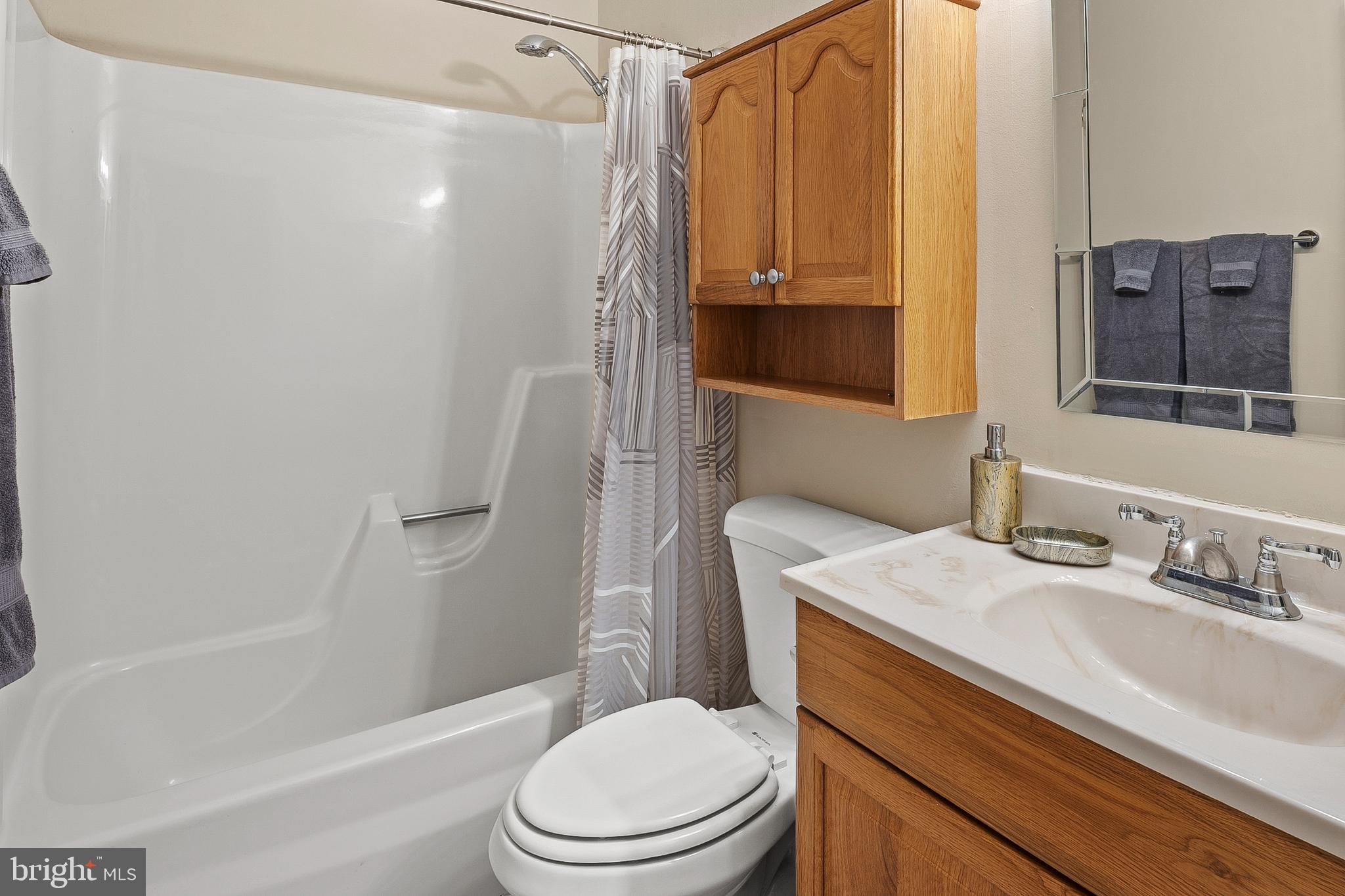11238 Crystal Run, Unit A Columbia, MD 21044 - Photo 17 of 33 Full Bathroom w/ oak vanity & cabinet storage
