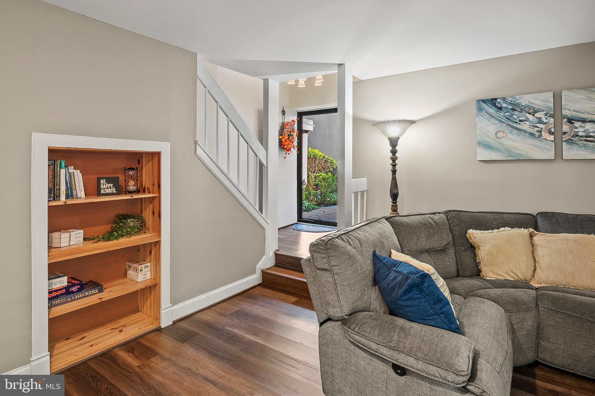 11238 Crystal Run, Unit A Columbia, MD 21044 - Photo 4 of 33 Step up Foyer area