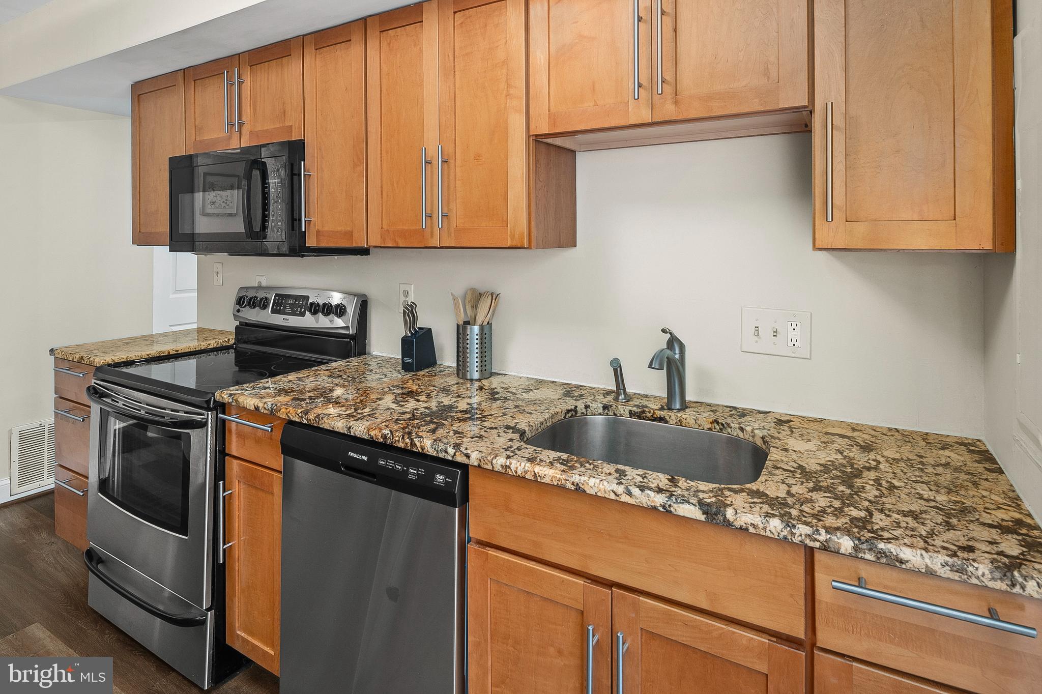 11238 Crystal Run, Unit A Columbia, MD 21044 - Photo 10 of 33 Kitchen w/ stainless steel appliances