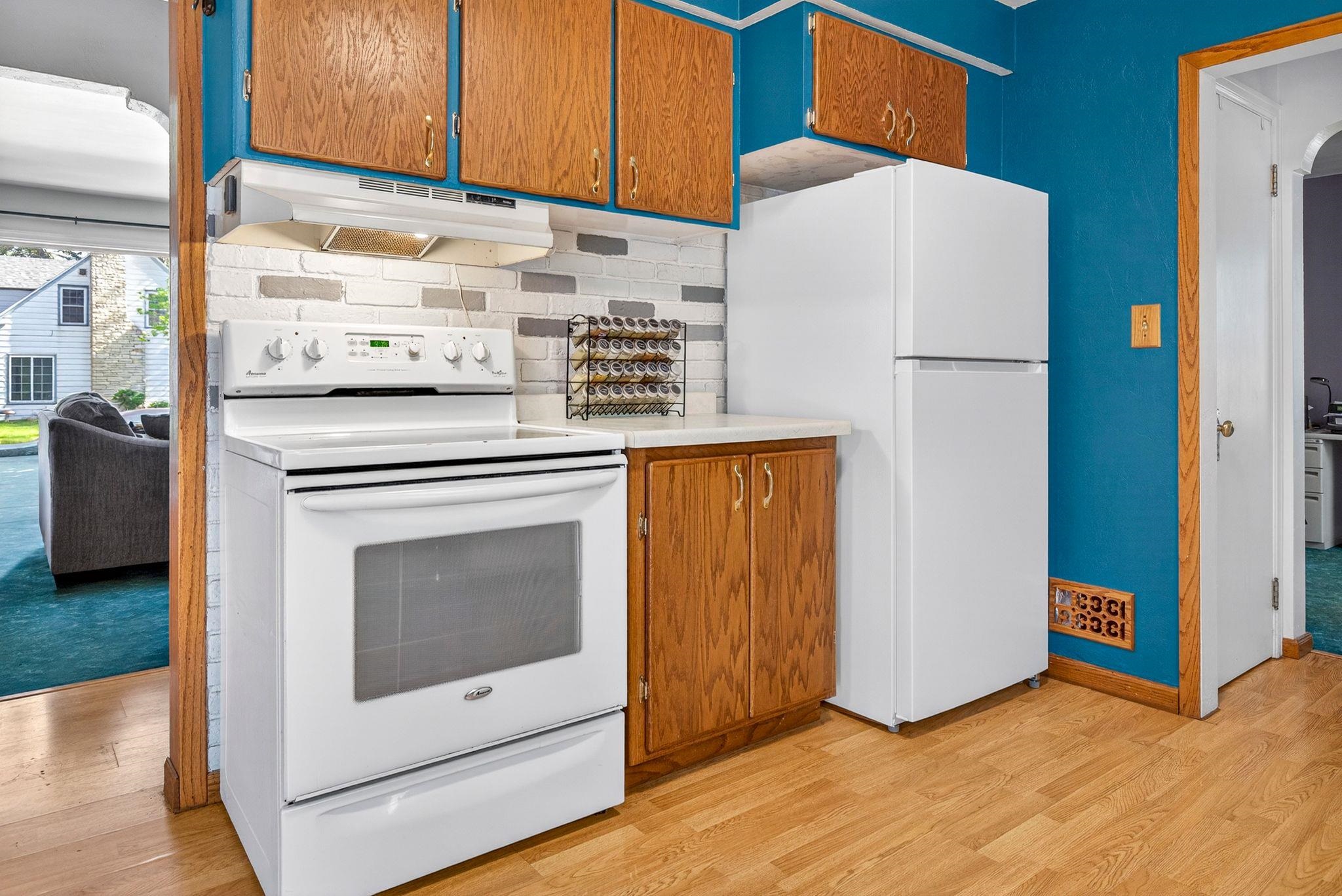 549 North Linwood Avenue Appleton, WI 54914 - Photo 12 of 49