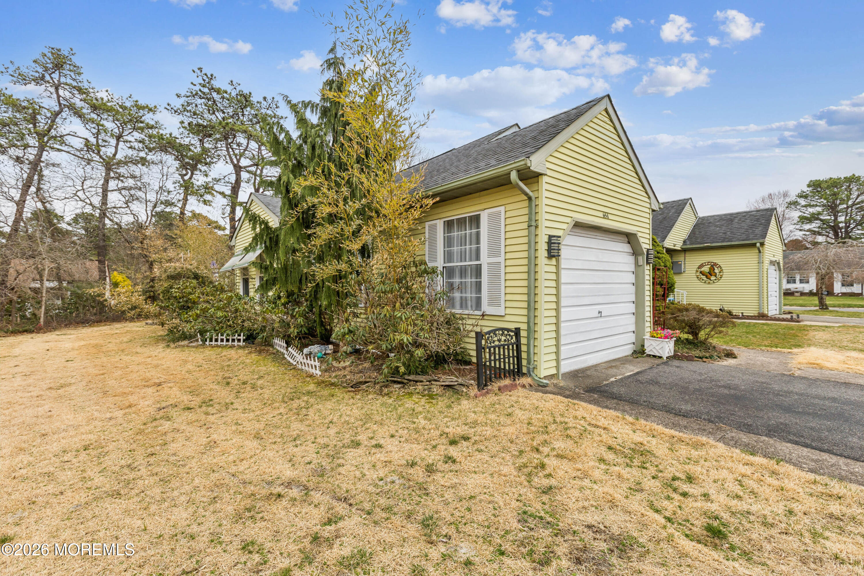 65 A Sunset Road, Unit 60 Whiting, NJ 08759 - Photo 3 of 24 a view of backyard of house