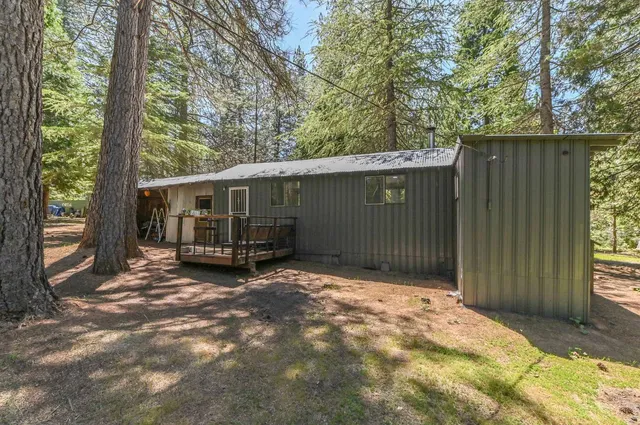 a view of a barn in the middle of a yard