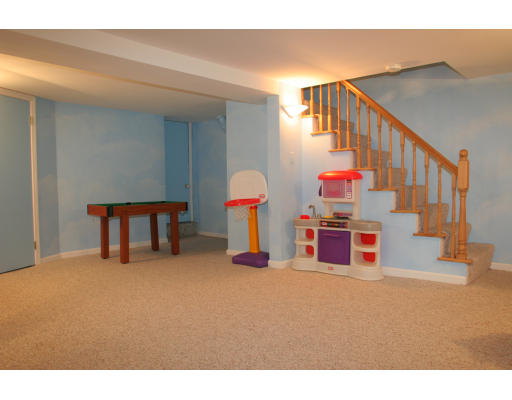 290 Dorset Road Newton, MA 02468 - Photo 13 of 18