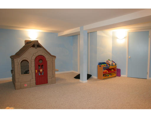 290 Dorset Road Newton, MA 02468 - Photo 14 of 18