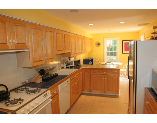 290 Dorset Road Newton, MA 02468 - Photo 5 of 18