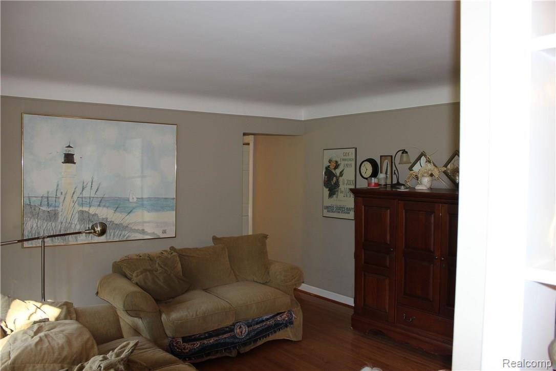 27845 Peppermill Road Farmington, MI 48331 - Photo 4 of 12 Living Room