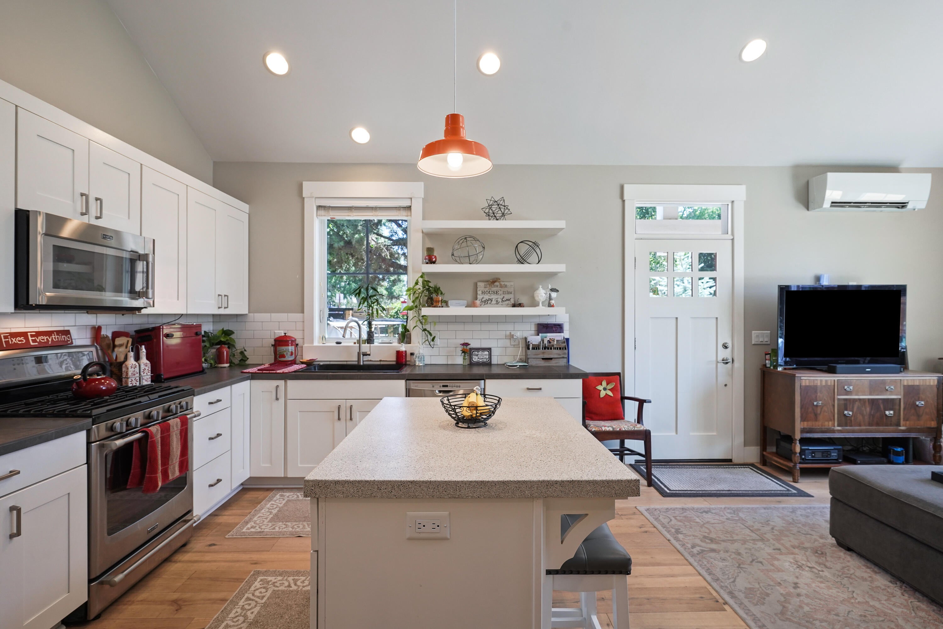 61435 Brosterhous Road Bend, OR 97702 - Photo 41 of 57 DSC07368