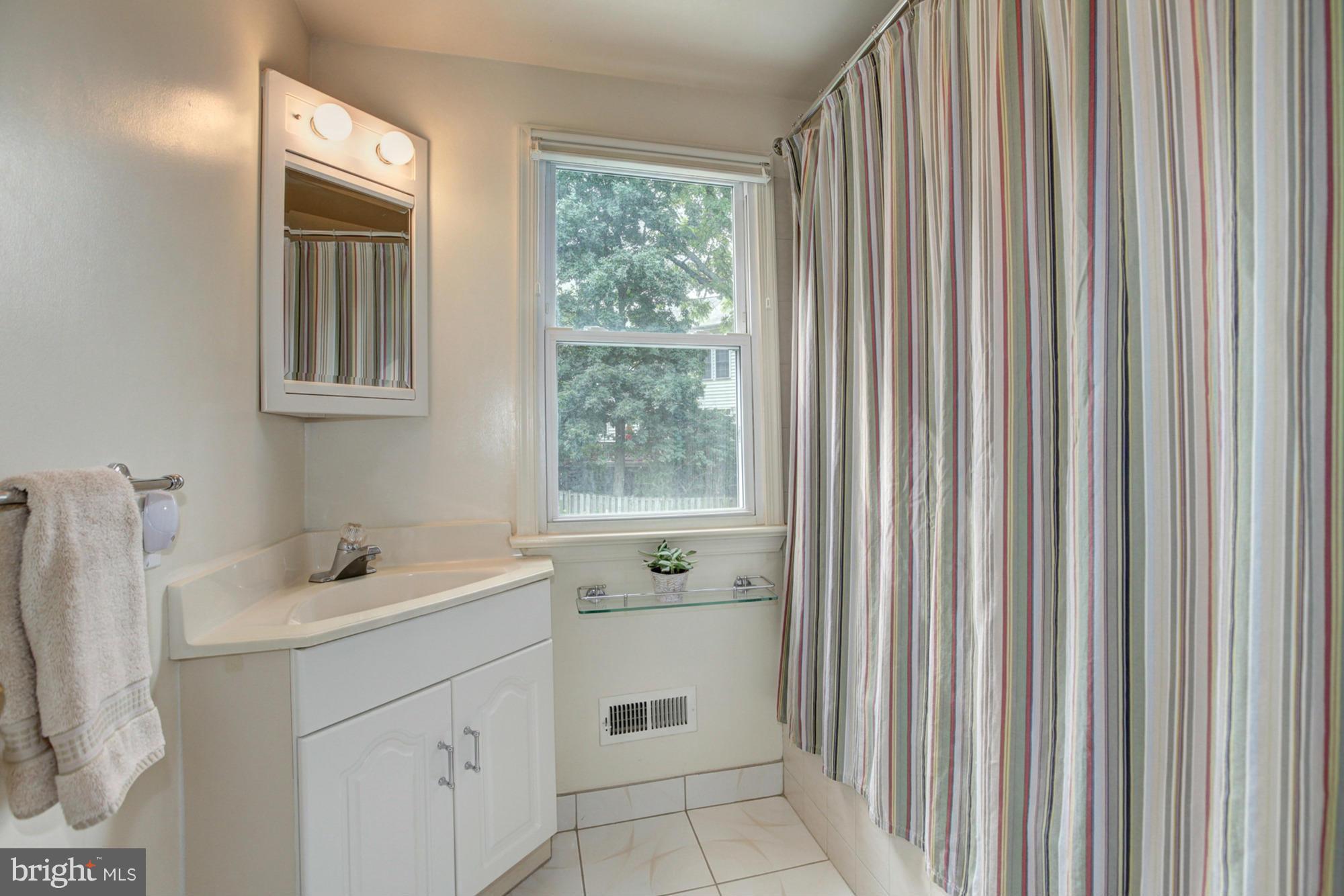 108 Calvert Road Rockville, MD 20850 - Photo 24 of 30 Bath