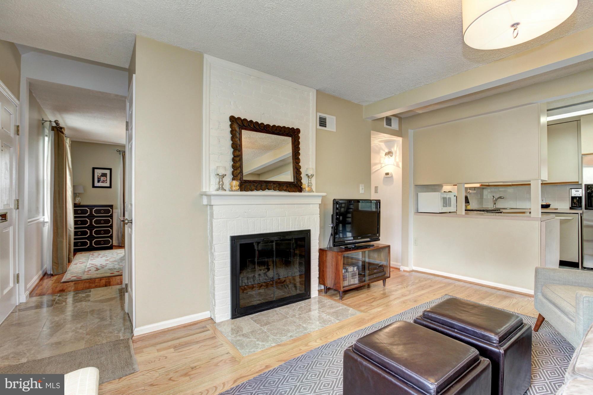 108 Calvert Road Rockville, MD 20850 - Photo 5 of 30 Living Room