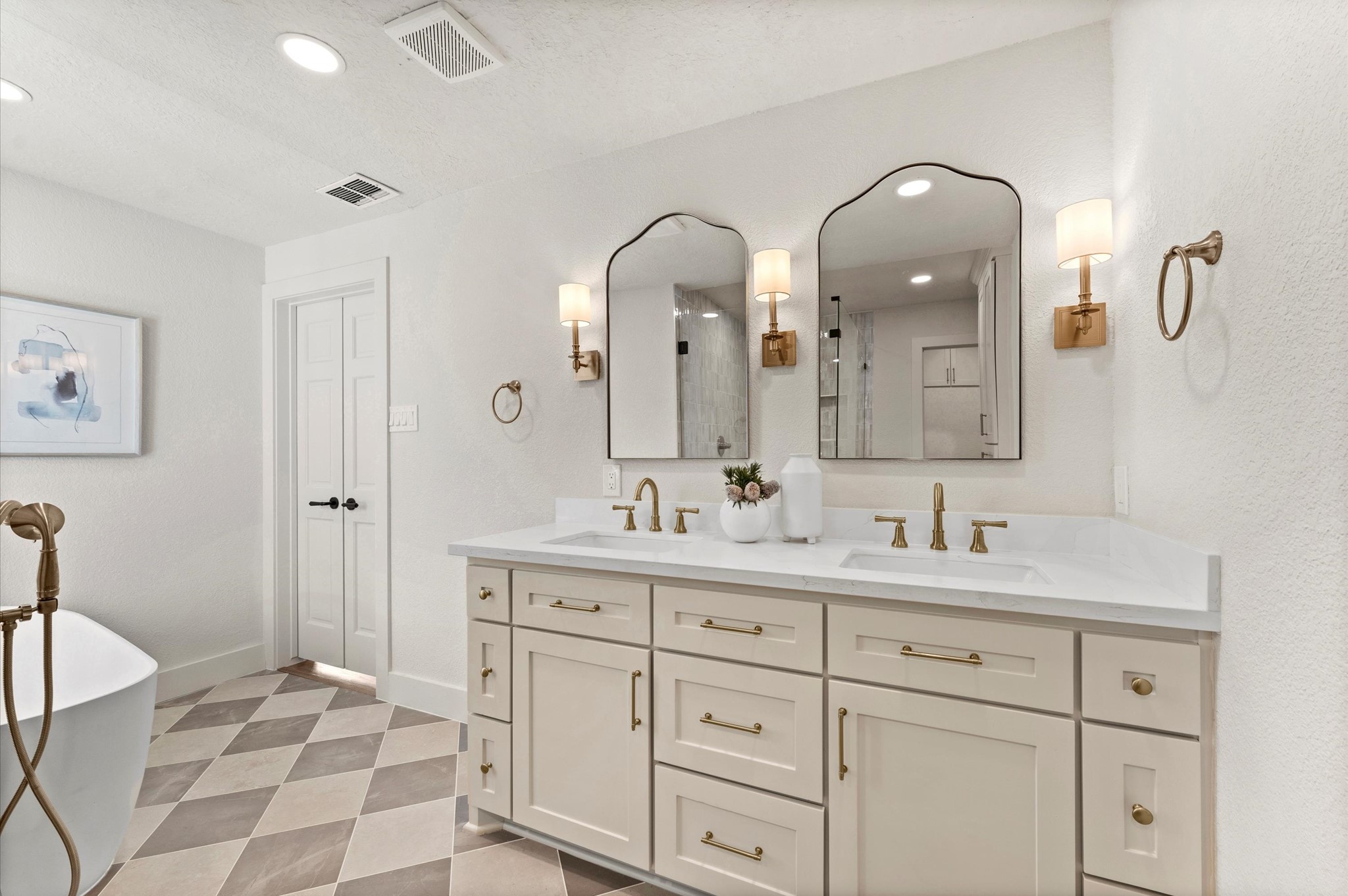 3725 Griggs Road Houston, TX 77021 - Photo 4 of 37 Your primary bath includes double vanities, a soaking tub, separate walk-in shower and private water closet. Plus tons of custom storage.
