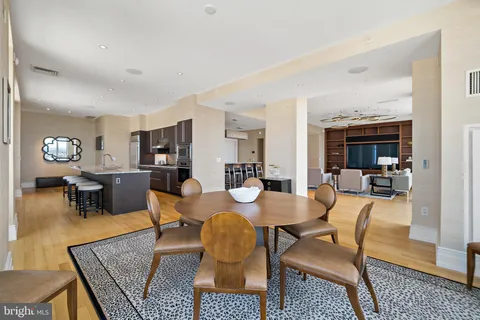$6,500,000 | 130 South 18th Street, Unit 3102, Philadelphia, PA 19103