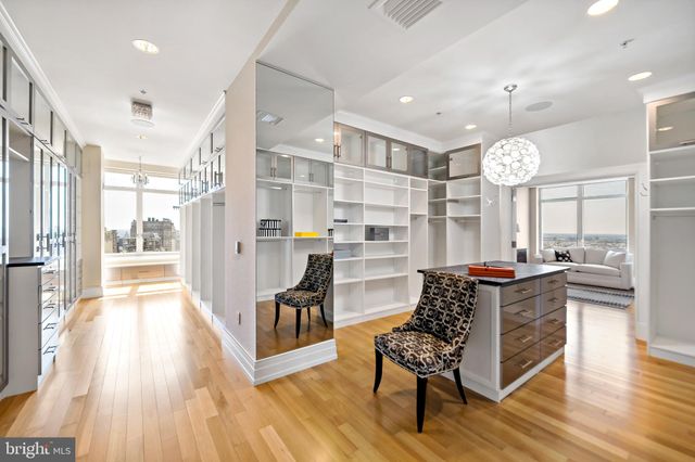 $6,500,000 | 130 South 18th Street, Unit 3102, Philadelphia, PA 19103