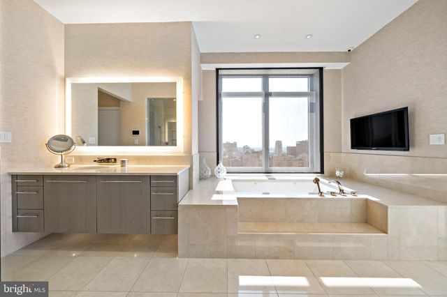 $6,500,000 | 130 South 18th Street, Unit 3102, Philadelphia, PA 19103