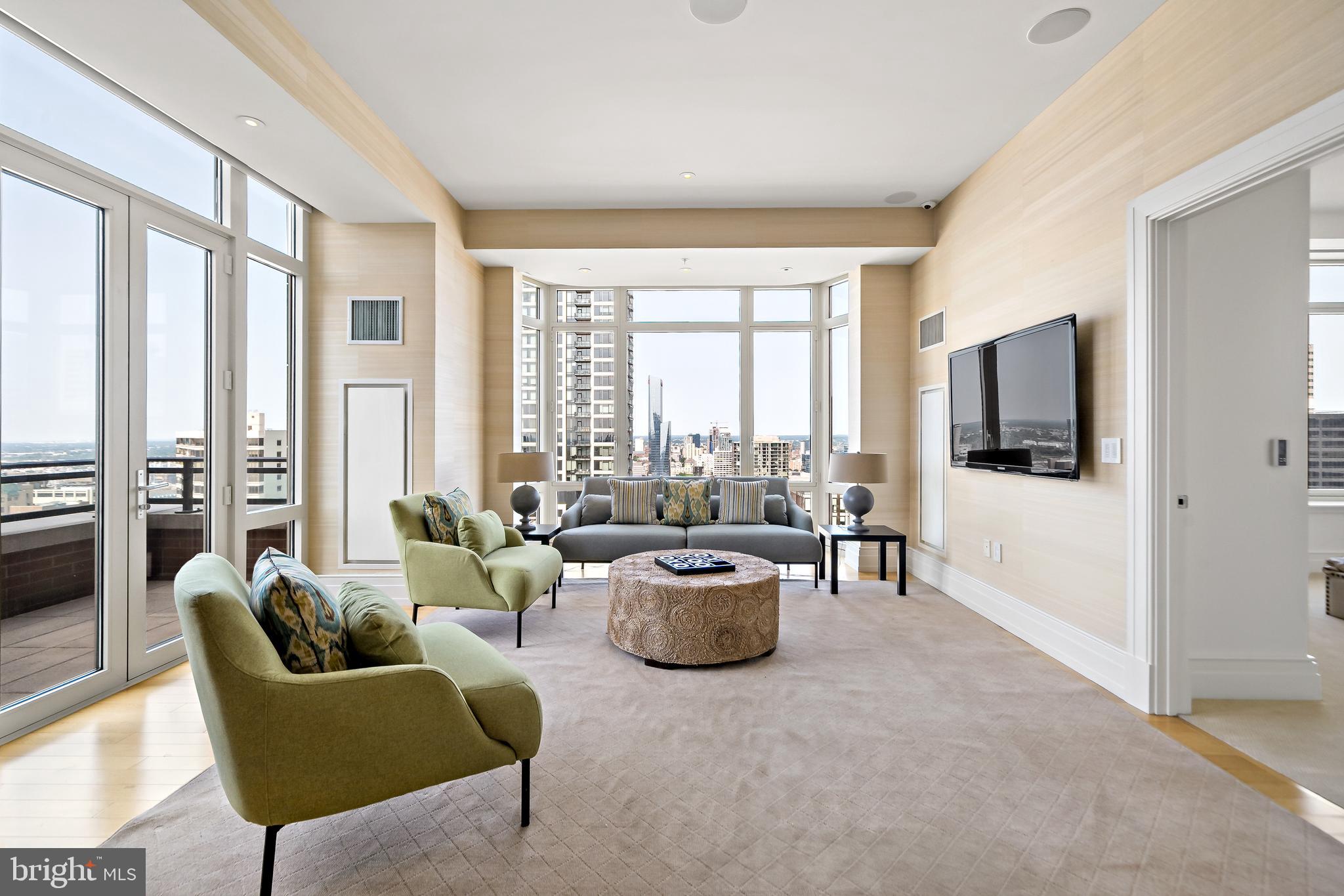 130 South 18th Street, Unit 3102 Philadelphia, PA 19103 - Photo 34 of 43 Western Family Room with Western Balcony