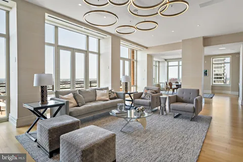 $6,500,000 | 130 South 18th Street, Unit 3102, Philadelphia, PA 19103