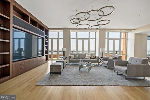 $6,500,000 | 130 South 18th Street, Unit 3102, Philadelphia, PA 19103