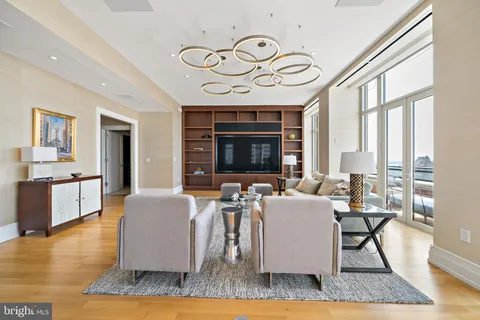 $6,500,000 | 130 South 18th Street, Unit 3102, Philadelphia, PA 19103