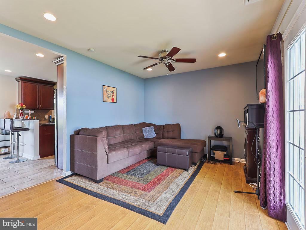 72 Incurve Road Levittown, PA 19057 - Photo 11 of 39 Gallery Image 11