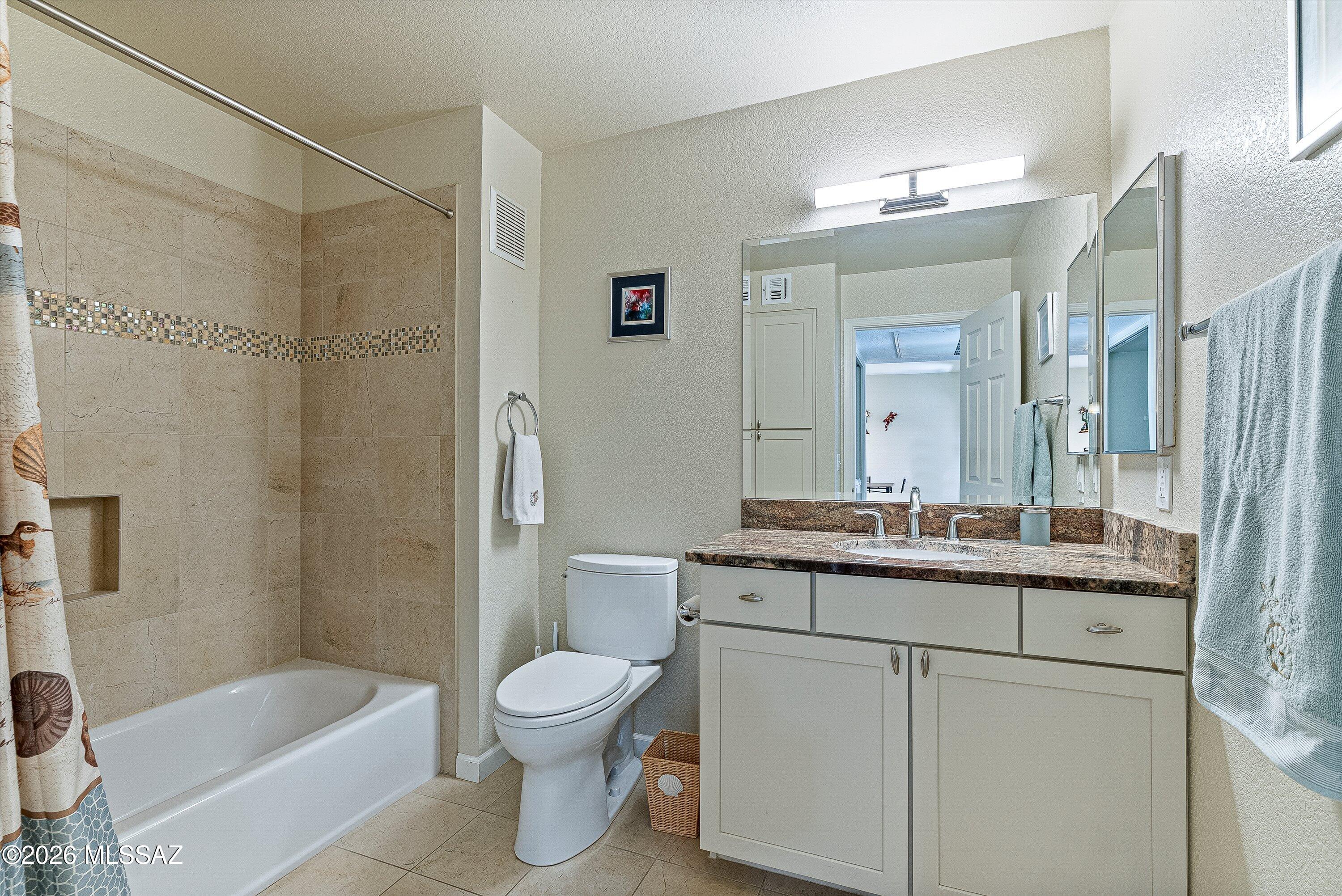 7255 East Snyder Road, Unit 2203 Tucson, AZ 85750 - Photo 22 of 32 Bathroom 2 with shower-in-tub
