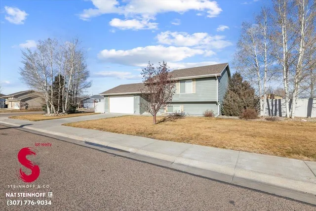 $325,000 | 1096 6th Street, Evansville, WY 82636