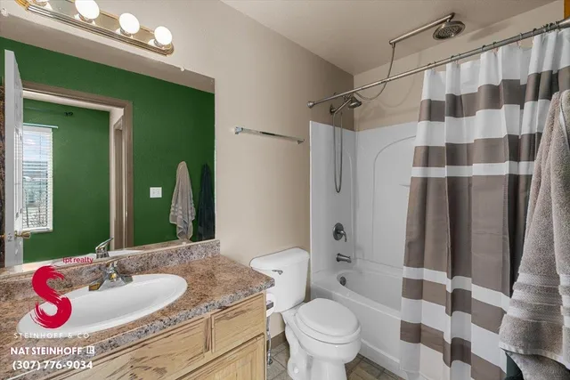 $325,000 | 1096 6th Street, Evansville, WY 82636